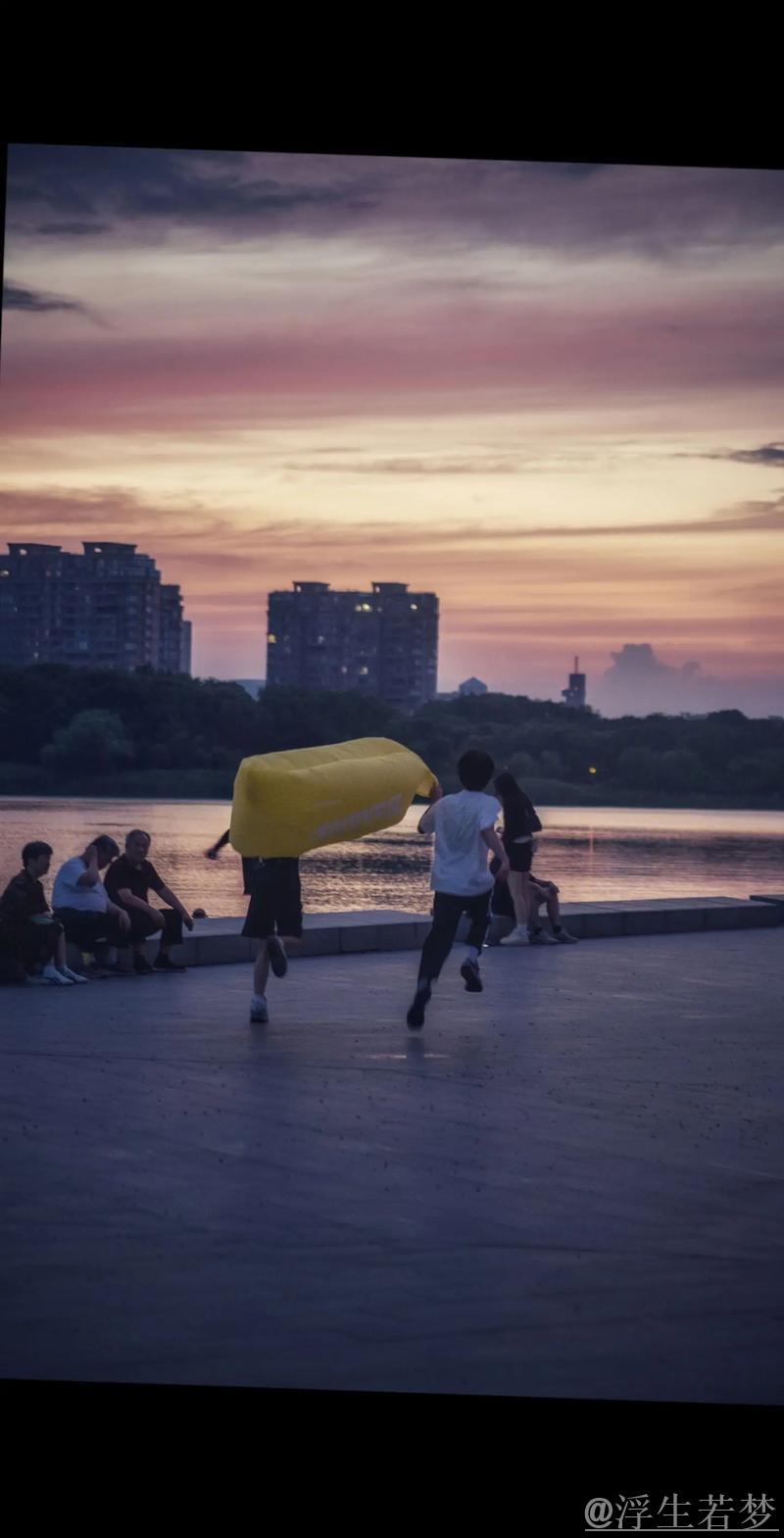 与青春同行,时代的眼泪流淌 与青春同行,时代的眼泪流淌